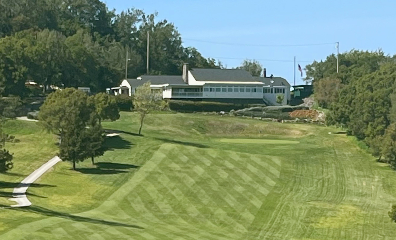 Image of the Petaluma Golf Clubhouse
